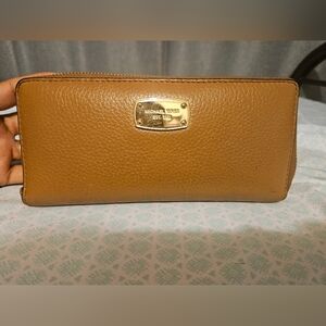 Michael Khors wallet